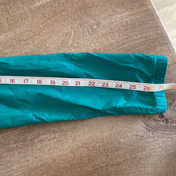 L.L. Bean hooded windbreaker - Picture 6 of 8